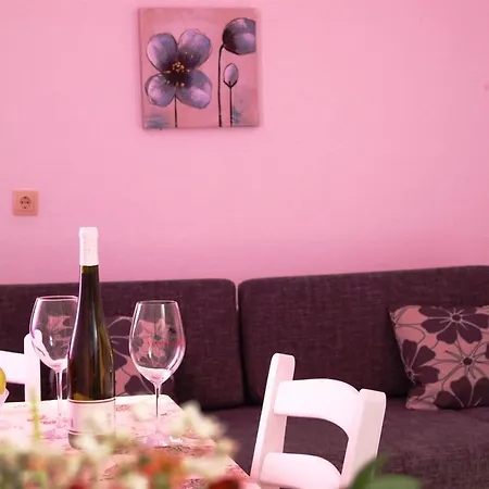 Old Town Apartment *